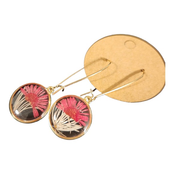 Pressed Flower Drop Earrings Gold colored Metal Red and White Flowers - Picture 2 of 4